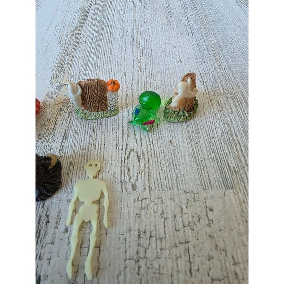 Vintage mini village ghost Halloween alien cat pumpkin skeleton set eraser - Picture 7 of 7